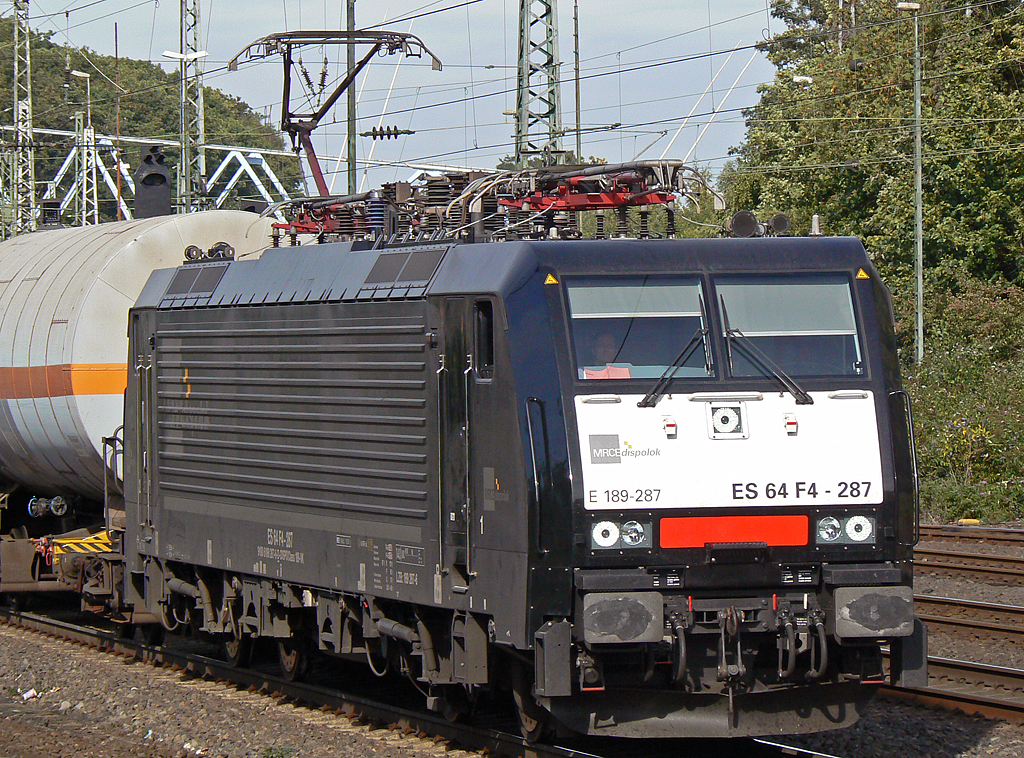 E189 287 / ES 64 F4 287 mit Kesselzug in Kln West am 20.09.2010