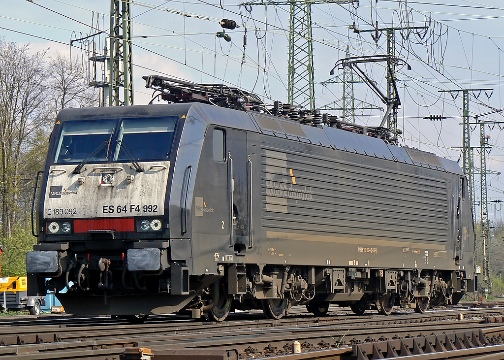 E189 992 / ES 64 F4-092 verlässt Lz Gremberg am 14.04.2010