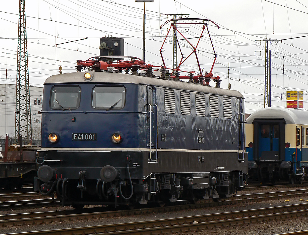 E41 001 bei der Lokparade in Koblenz-Ltzel am 03.04.2010