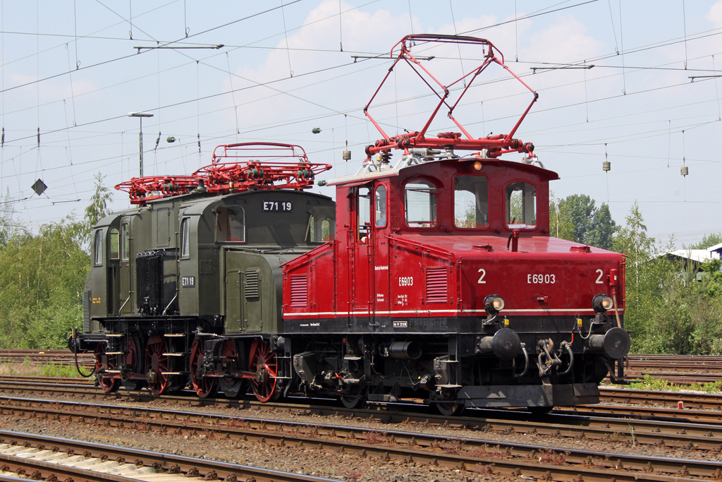 E69 03 und E71 19 bei der Lokparade vom DB Museum Koblenz Ltzel am 21,05,11