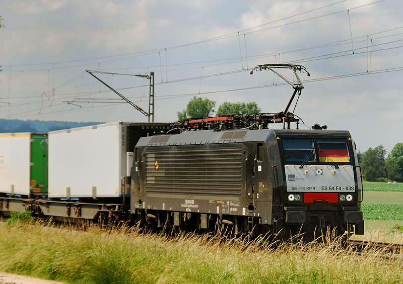 ES 64 F4-038, aufgenommen am 21.06.12, bei Treuchtlingen.