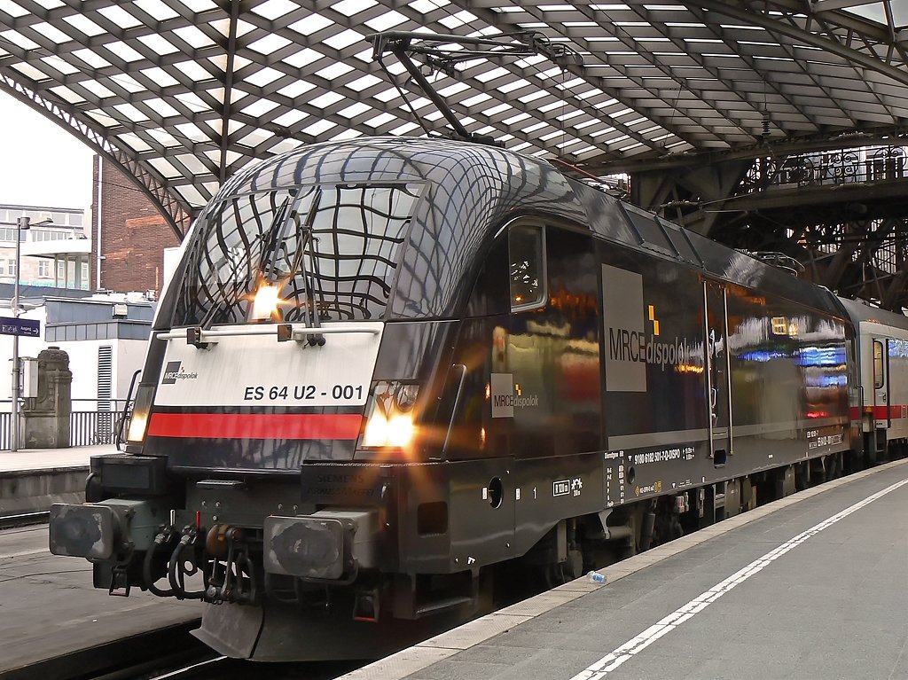 ES 64 U2 001 im ICE Ersatzverkehr zwischen Bonn und Hamm in Kln Hbf. am 22.01.2010