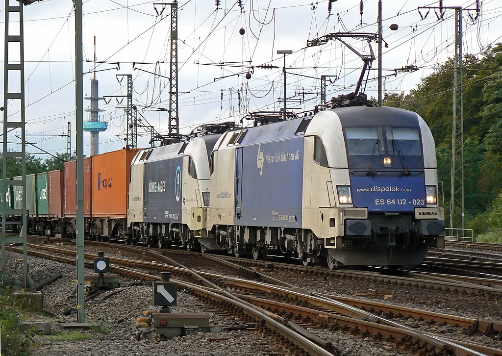 ES 64 U2-023 mit ES 64 U2-035 in Gremberg am 02.10.2010