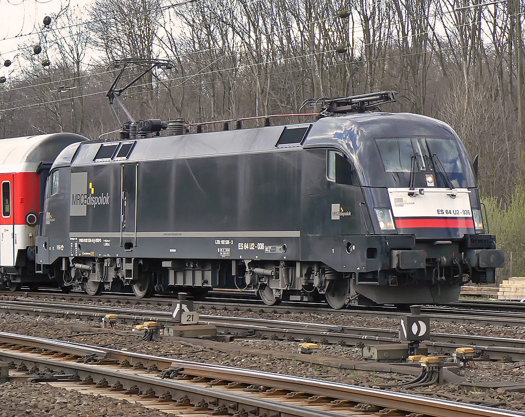 ES 64 U2-036 mit Autoreisezug in Gremberg am 02.04.2010