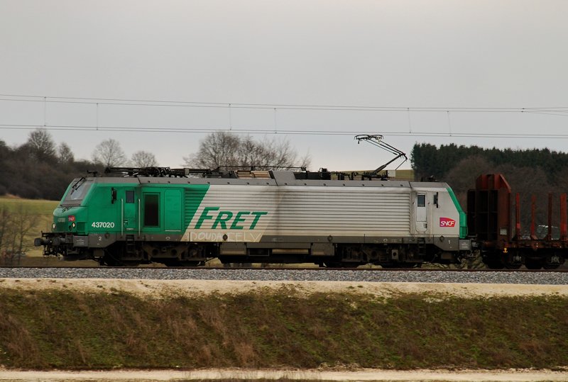 FRETchen 437020, aufgenommen am 26.02.10, auf der Strecke Augsburg-Ulm, kurz vor Burgau.