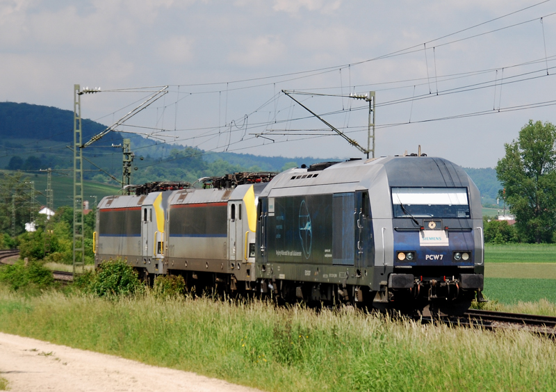 Lokzug bestehend aus ER20 2007 + 180 170-8 + 180 160-9. Aufgenommen am 08.06.13, Nhe Treuchtlingen.