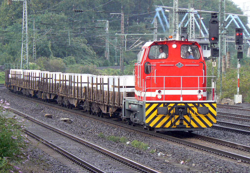  Moritz  der Monheimer Eisenbahn mit Aluzug in Kln West am 13.08.2010