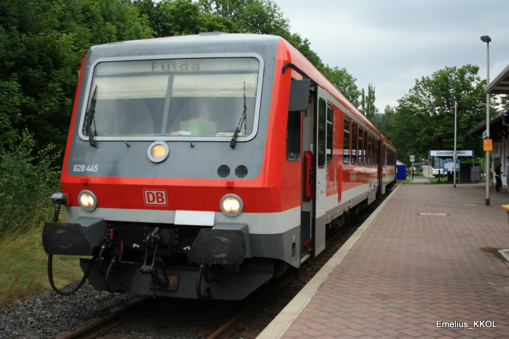 Nach meinem kurzen Trip ber die Nebenbahn nach Gersfeld (Rhn) entstand das Bild in den dortigen Bahnhof am 28.07.2010. Diese Aufnahme wird zum Fahrplanwechsel historisch, den es verkehrt dann die HLB. 
