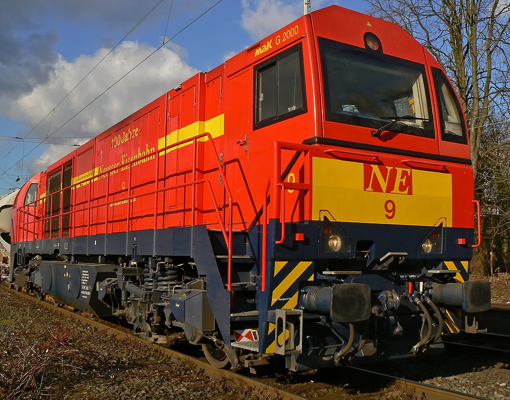NE 9 der Neusser Eisenbahn bei einem etwas lngeren Halt in in Ratingen/Lintorf am 4.3.2010
