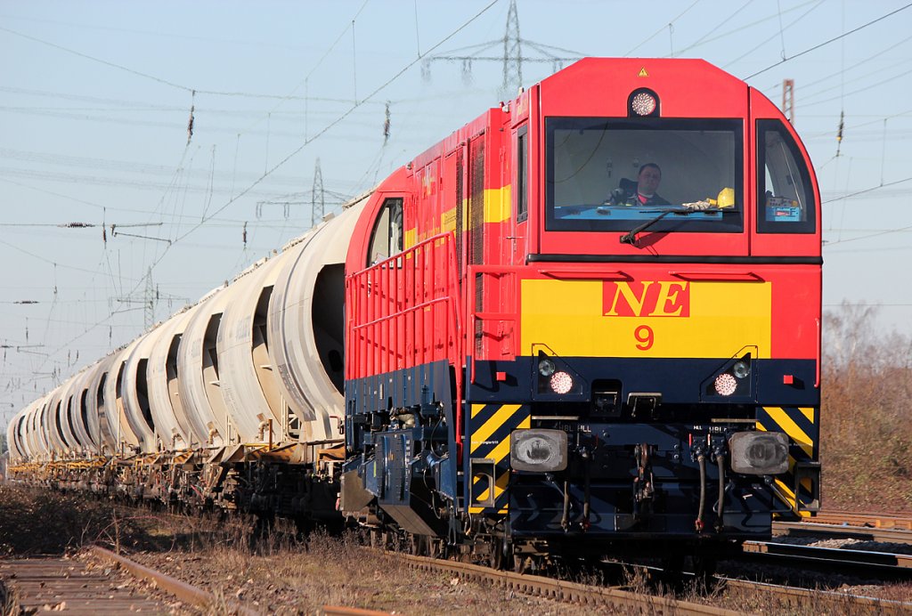 NE9 der Neusser Eisenbahn mit Kalkzug in Ratingen-Lintorf am 07.03.2011