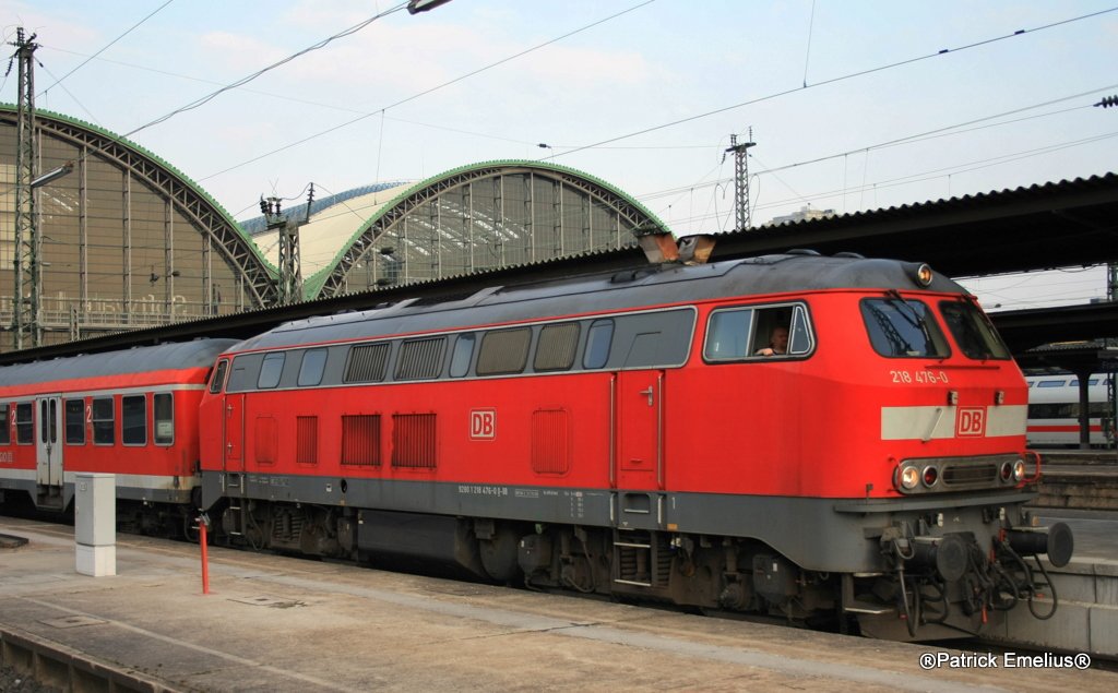 Nochmal 218 mit 9 Silberlingen im Frankfurter Hauptbahnhof. Wieder Zugteilung in bade Vilbel.

