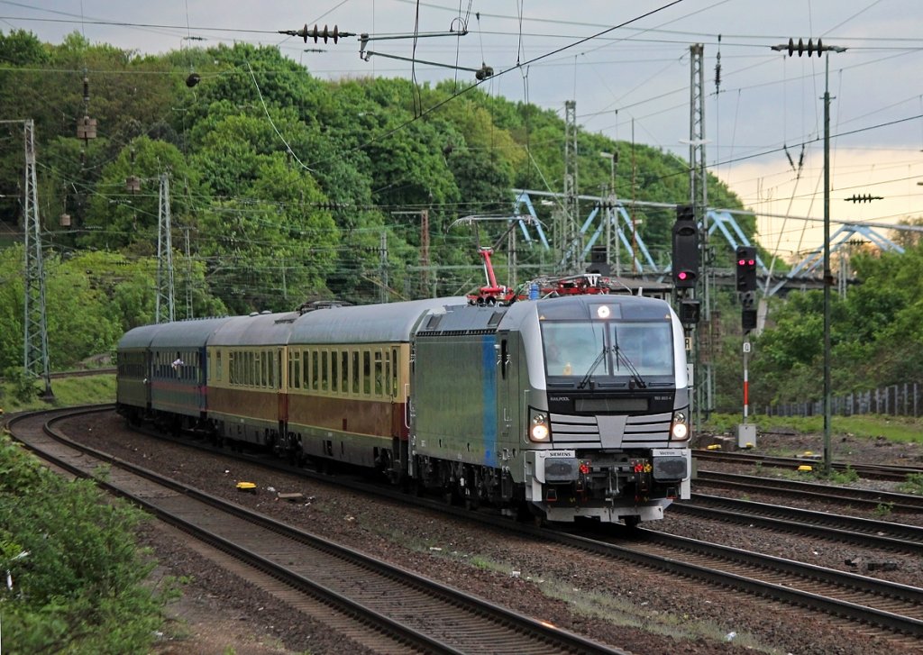 Railpool´s 193 803-4 mit einem Fussballsonderzug (Gelsenkirchen - Stuttgart) in Köln West am 11.05.2013