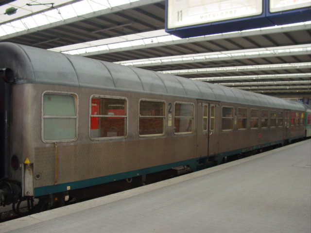 Silberling Wagen der Sdostbayernbahn in Mnchen HBF(20.12.2003)