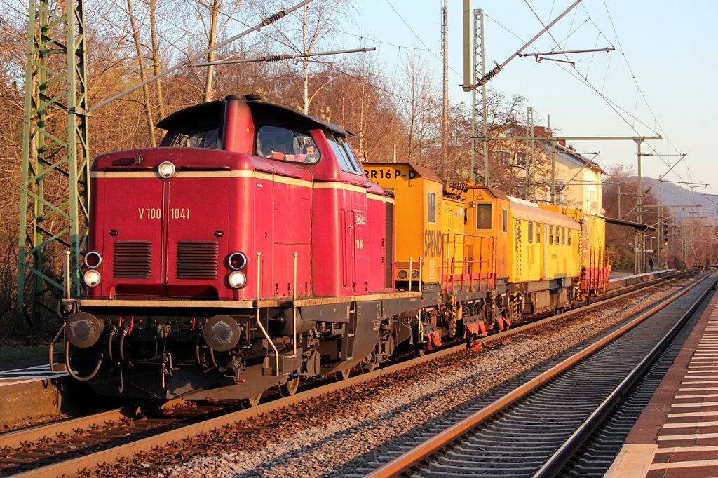 V100 1041 mit Speno Bauzug in Bonn Oberkassel am 19.03.2012