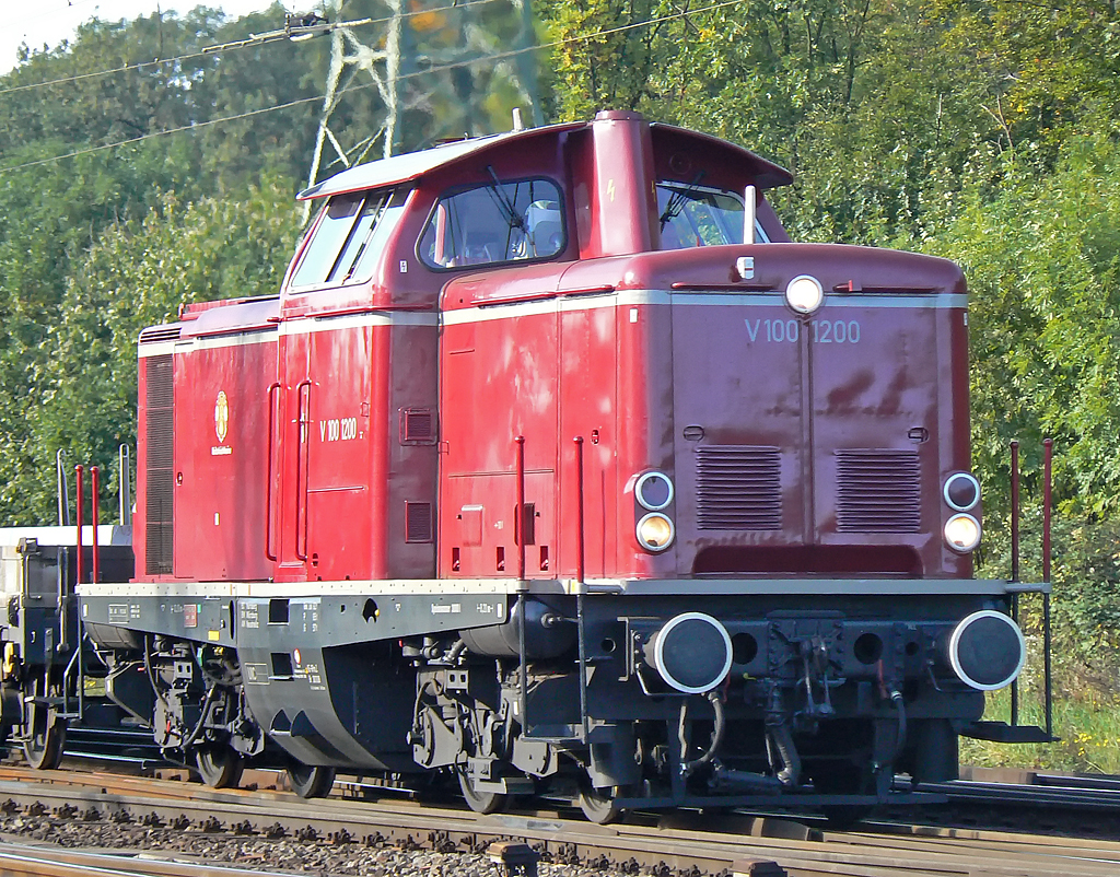V100 1200 (211 200-1) in Gremberg am 04.10.2010
