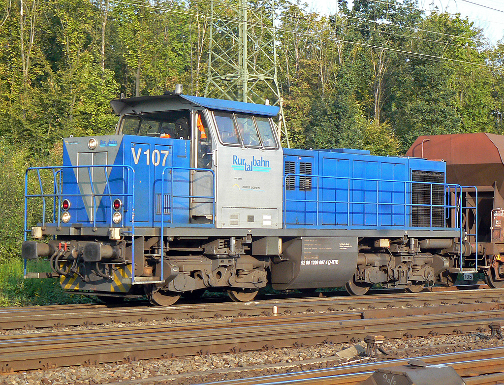 V107 der Rurtalbahn im Portrait in Gremberg am 29.09.2010