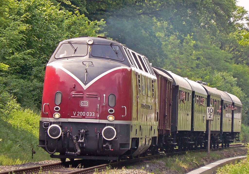 V200 033 bei der Einfahrt in Witterschlick aus Rheinbach kommend am 06.06.2010