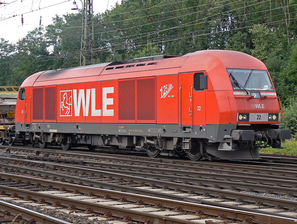 WLE 22 mit einem Bauzug am Haken in Gremberg am 05.07.2010