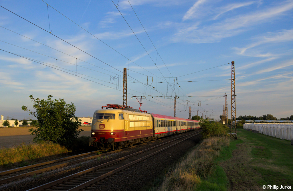 103 113-7 mit dem IC 118 von Salzburg nach Mnster(Westf) am 27.09.2013 bei Sechtem.
