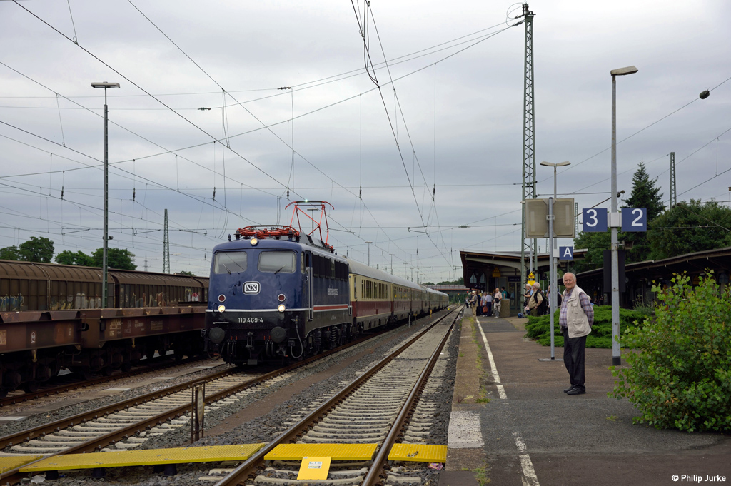 110 469-4 mit dem DPF 50 (Andernach - Dortmund Hbf) am 16.07.2016 in Andernach.