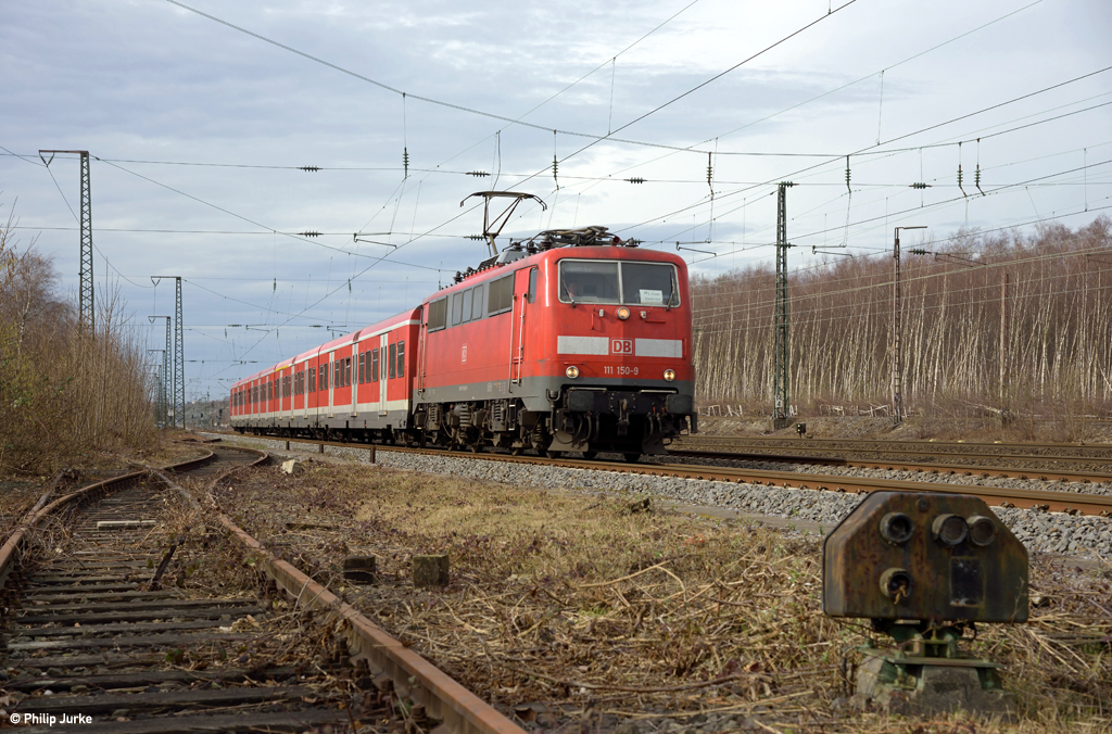111 150-9 mit der S1 (Essen-Steele Ost - Dortmund Hbf) am 04.03.2017 bei Bochum-Ehrenfeld.
