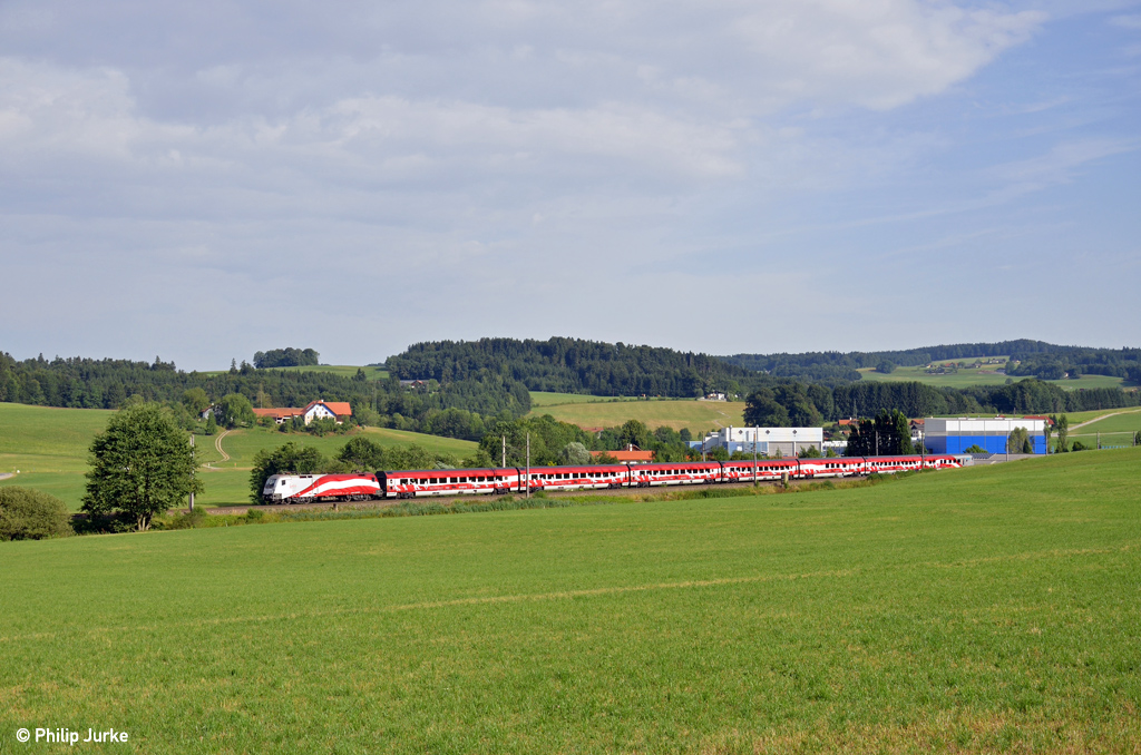 1116 249-4 mit dem RJ 660 von Wien nach Landeck-Zams am 07.08.2013 bei Weng b. Neumarkt.