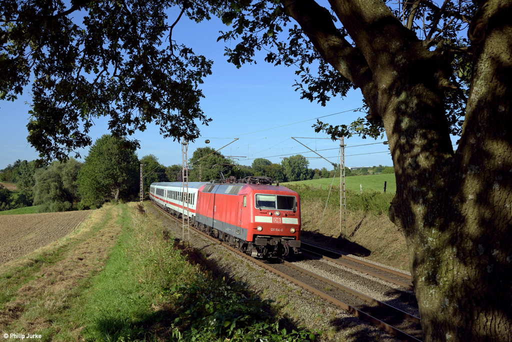 120 154-0 und 120 101-1 mit einem Leerpark am 07.09.2016 bei Haan-Ellscheid.
