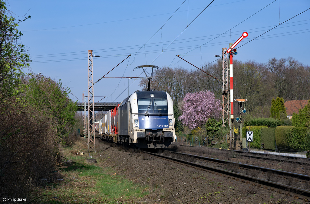 1216 952-2 mit einem KV-Zug am 26.03.2017 bei Ratingen West.
