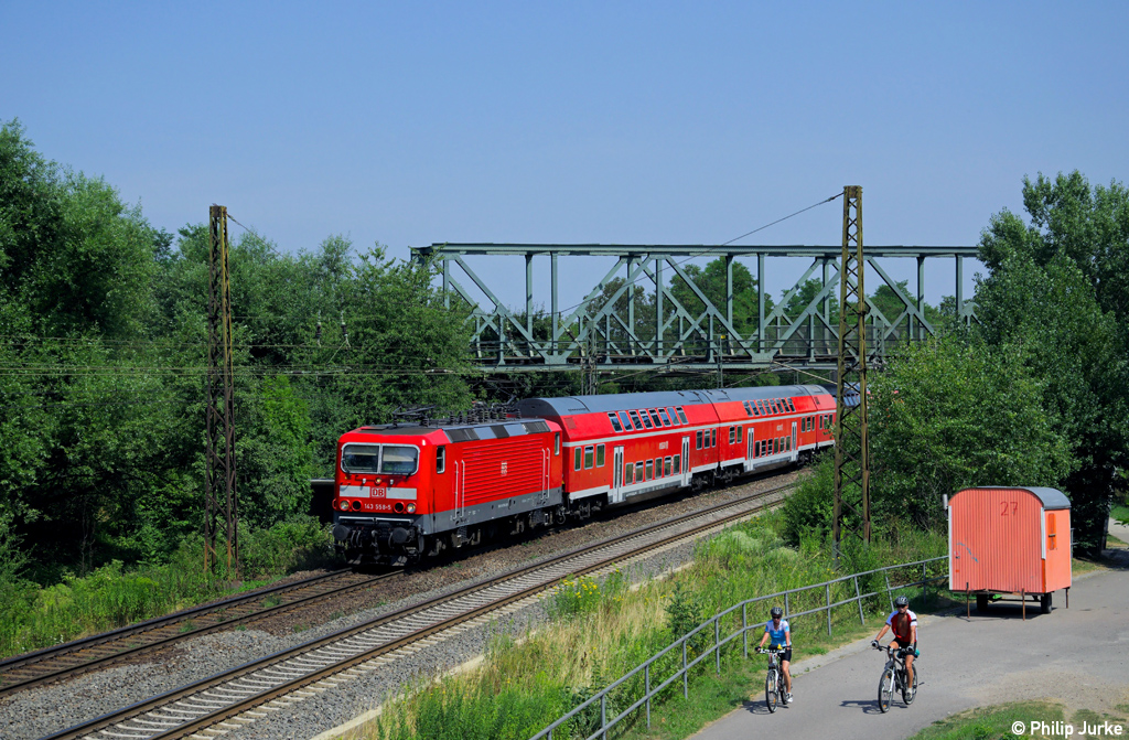 143 558-5 mit der RB 16180 von Halle(Saale) nach Eisenach am 27.07.2013 bei Naumburg(Saale).
