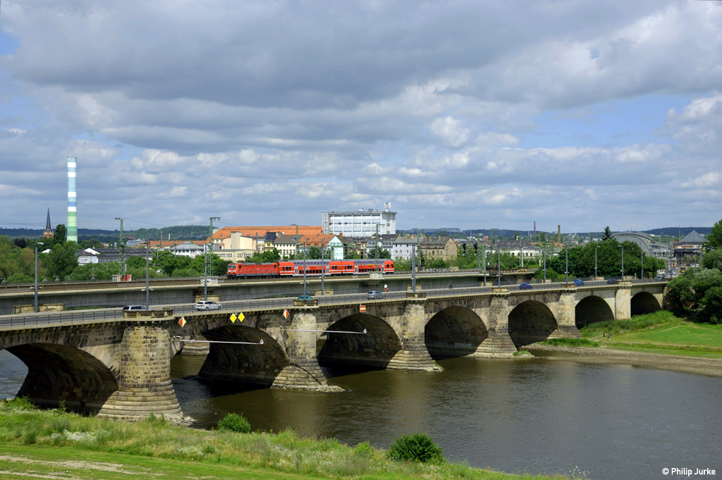 143 973-6 mit dem RE 18289 (Hoyerswerda - Dresden Hbf) am 09.07.2016 auf der Dresdener Marienbrücke.
