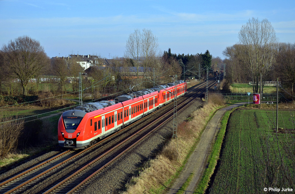 1440 304-2 und 1440 320-8 als S8 (Hagen Hbf - Mönchengladbach Hbf) am 01.01.2015 bei Mönchengladbach-Lürrip.
