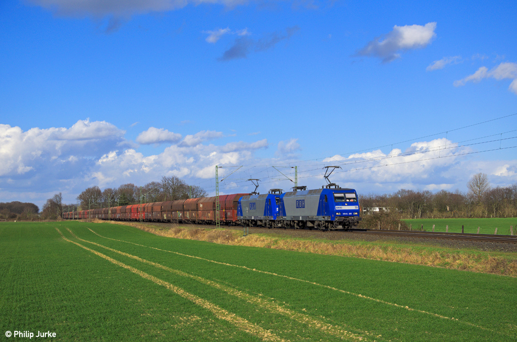 145 101-2  RBH 205  und 145 102-0  RBH 206  mit einem Fal-Zug am 16.02.2014 bei Bösinghoven.
