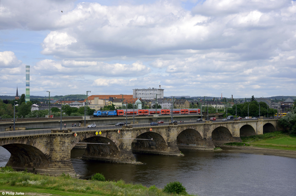 146 013-8 mit der S1 (Meißen-Triebischtal - Bad Schandau) am 09.07.2016 auf der Dresdener Marienbrücke.
