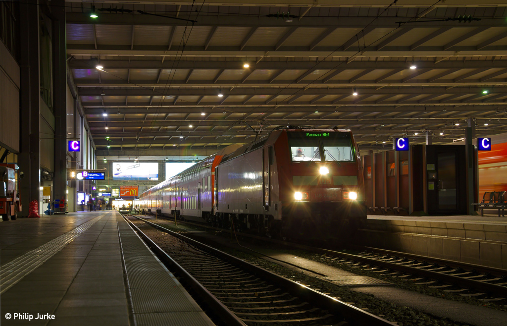 146 240-7 mit dem RE 4084 (München Hbf - Passau Hbf) am 11.01.2014 in München.
