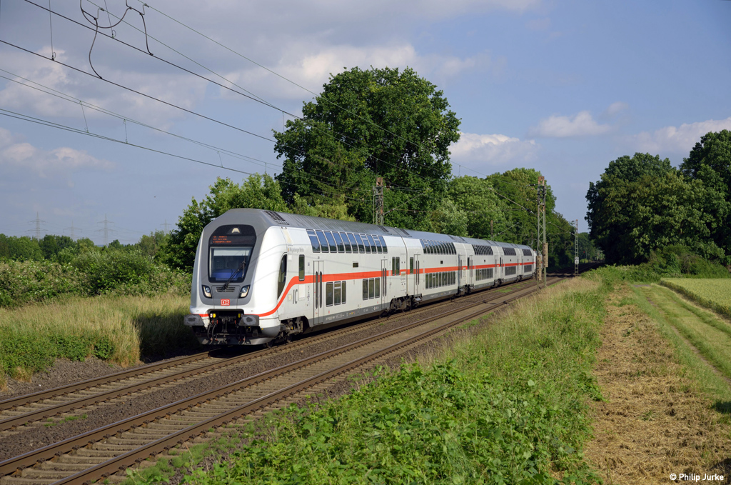 146 563-2 mit dem IC 2002 (Koblenz Hbf - Emden Hbf) am 19.06.2016 bei Bornheim.

