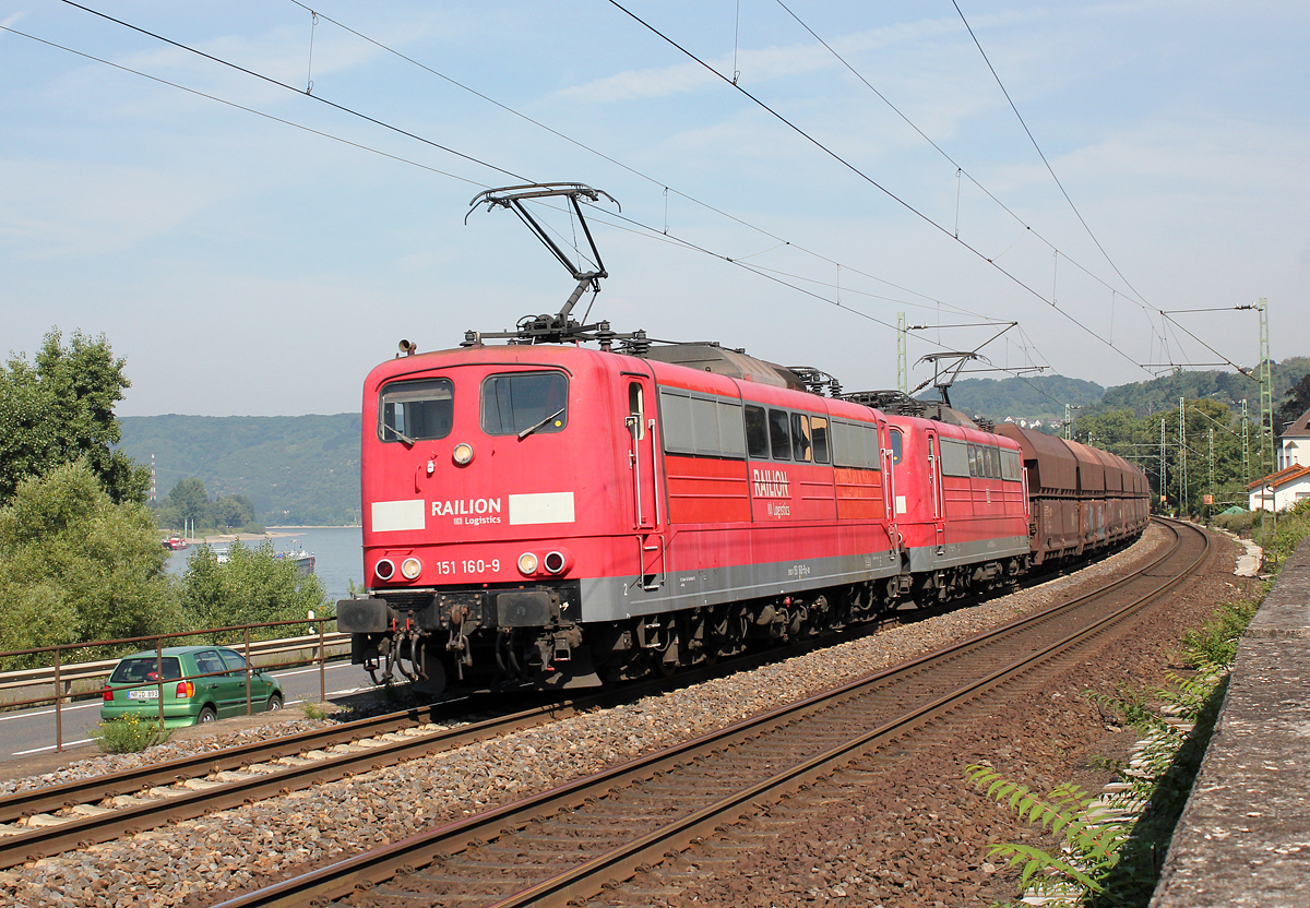 151 160-9 mit einer Schwestermaschine bei Dattenberg/Wallen am 29.08.2013