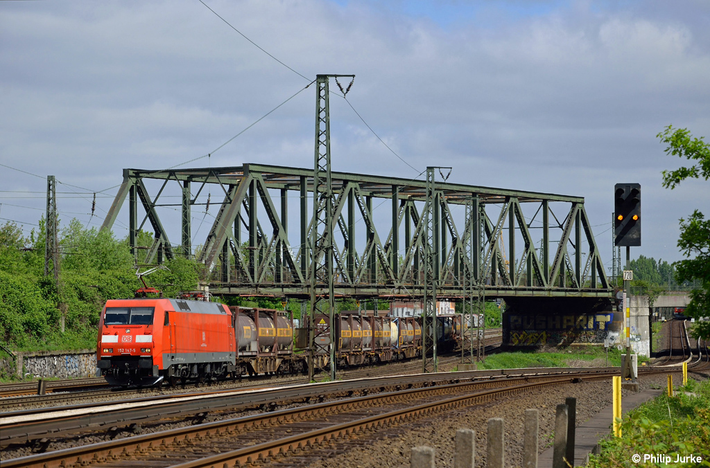 152 147-5 mit einer bergabe am 15.05.2015 bei Hamburg Veddel.
