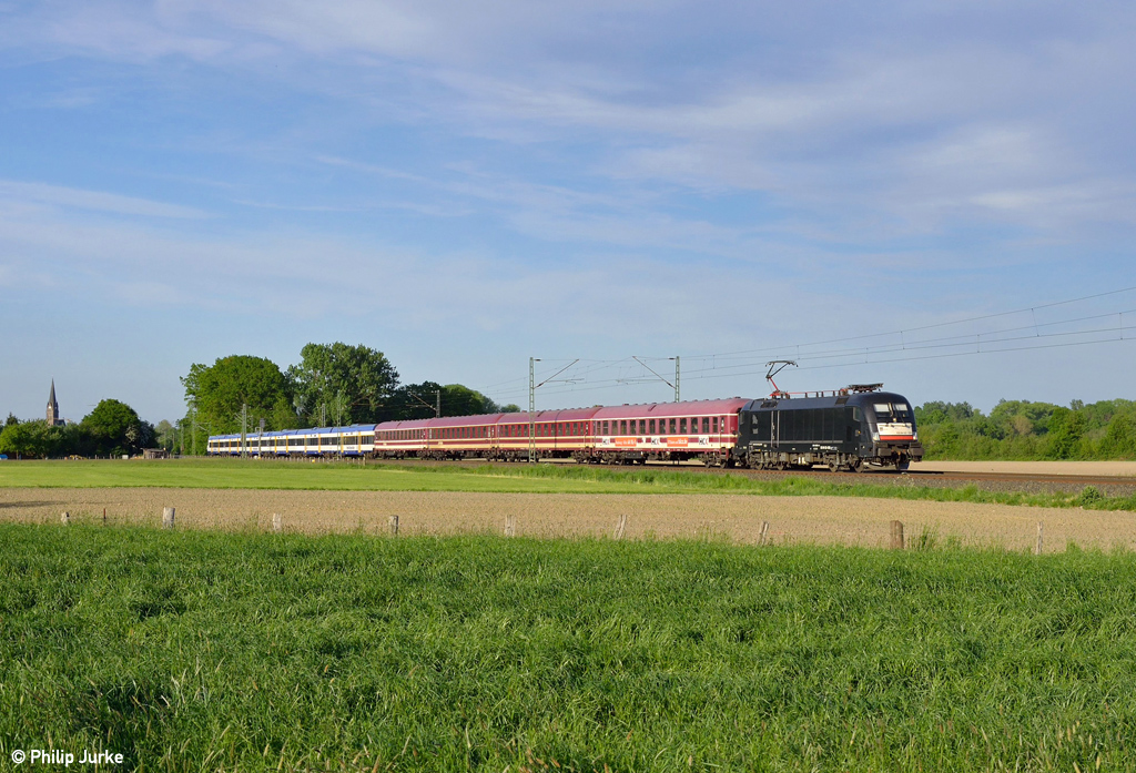 182 530-4 mit dem HKX 1804 (HH-Altona - Köln Hbf) am 14.05.2015 bei Buldern.
