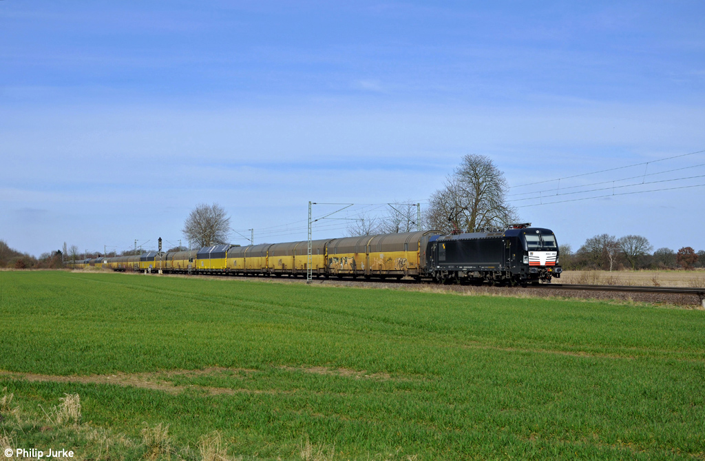 193 858-8 mit einem ARS Altmann Zug am 22.03.2015 bei Bremen-Mahndorf.
