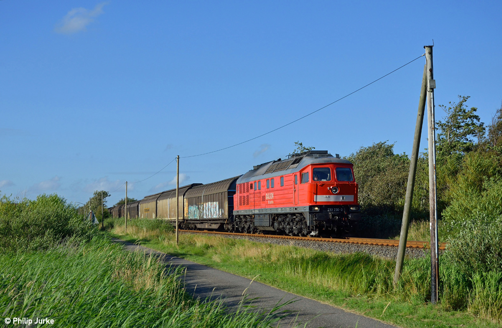 232 230-3 mit dem EZ 47417 (Fredericia - Maschen Rbf) am 21.07.2015 zwischen Uphusum und Niebüll.
