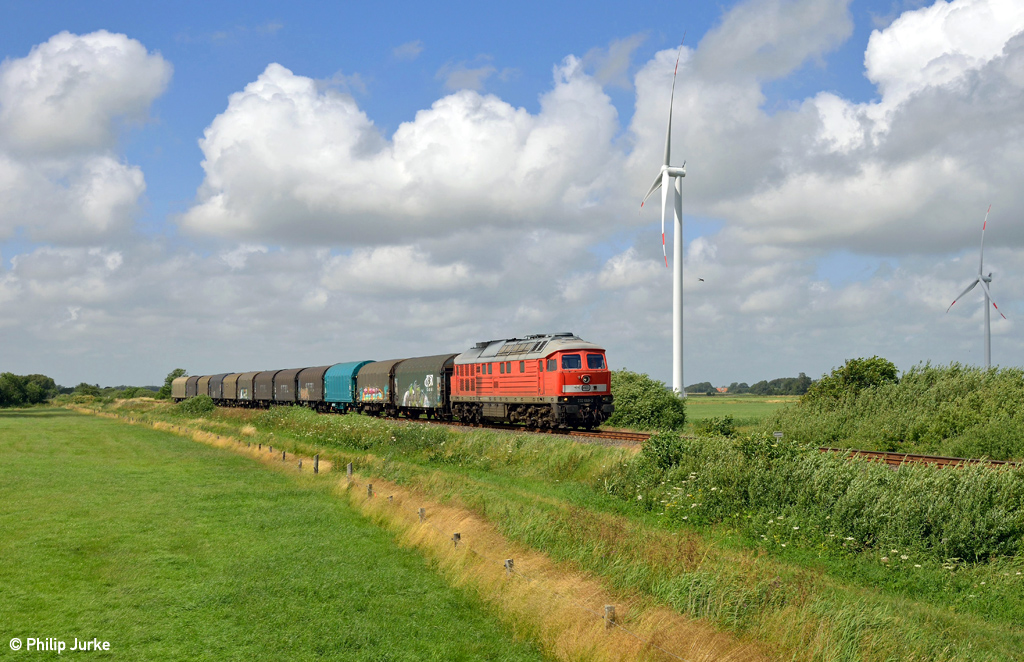 232 669-2 mit dem EZ 47411 (Fredericia - Maschen Rbf) am 21.07.2015 zwischen Tønder und Süderlügum.

