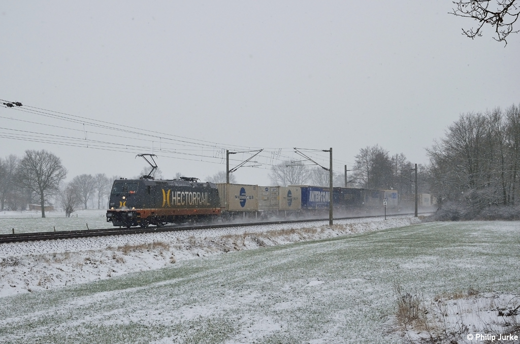 241 012-2  Chewbacca  mit einem KV-Zug am 24.01.2015 bei Wulfsmoor.
