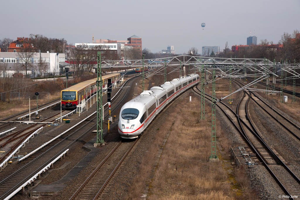 403 023-5  Schaffhausen  als ICE 1005 (Berlin Gesundbrunnen - München Hbf) am 30.03.2018 bei der Einfahrt in den Bahnhof Südkreuz.

