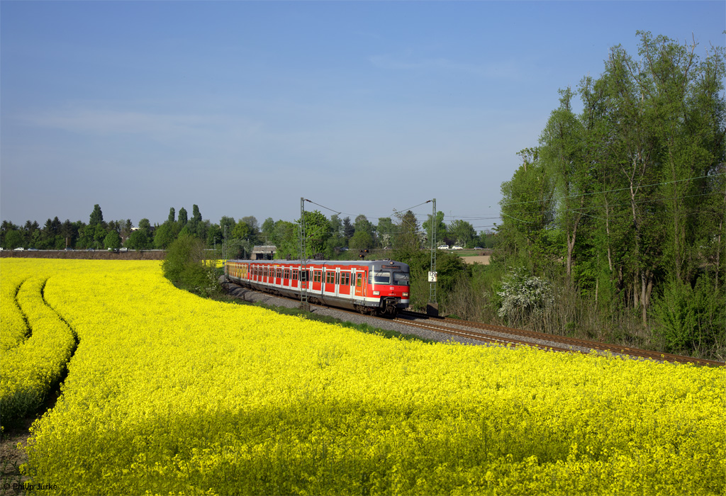 420 415-2 und 420 419-4 als S1 (Dortmund Hbf - Essen-Steele Ost) am 10.05.2017 zwischen Wattenscheid-Höntrop und Essen-Eiberg.
