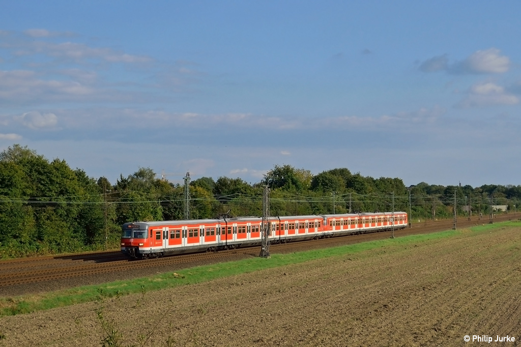 420 418-6 und 420 419-4 als S 68 (Langenfeld(Rheinl.) - Düsseldorf Hbf) am 11.09.2014 bei Langenfeld(Rheinl.).
