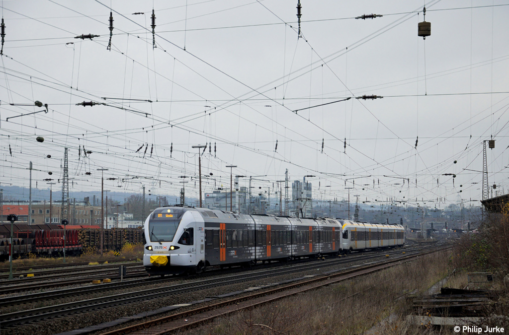 428 127-5 und 429 006-0 als ERB 20074 von Hamm nach Venlo (NL) am 08.12.2013 in Schwerte(Ruhr).
