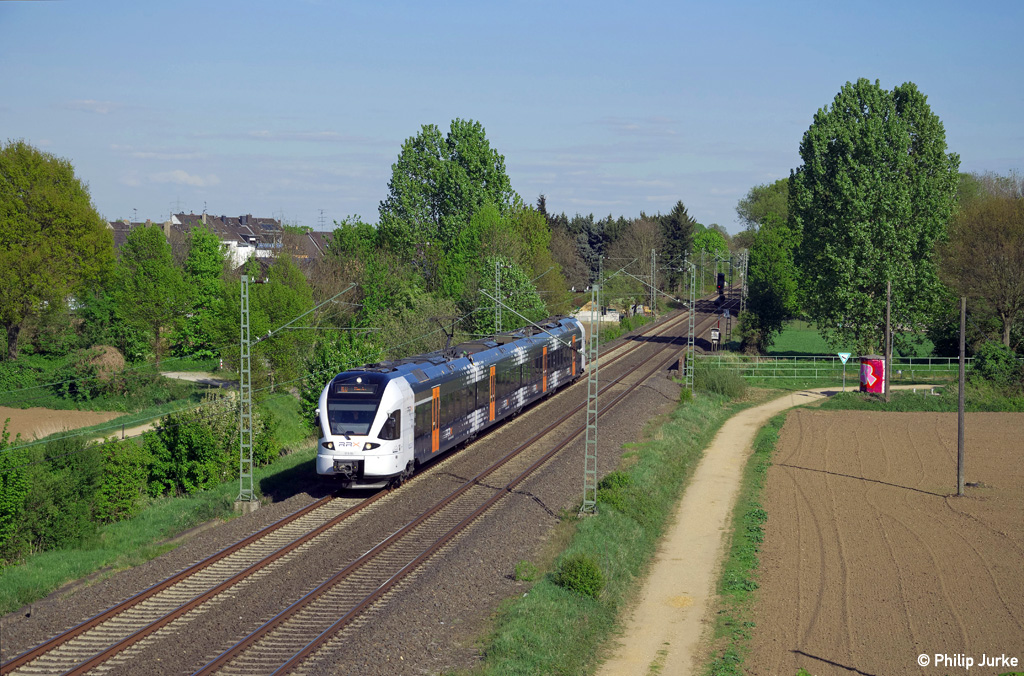 428 128-3  ET 6.03  als ERB 20084 (Hamm - Venlo) am 16.04.2014 bei Mönchengladbach-Lürrip.
