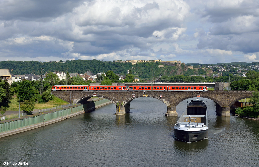 628 245-2 und 628 491-2 als DBM 91484 (Koblenz-Lützel Mitte - Koblenz Hbf) am 13.06.2015 auf der Europabrücke zwischen Koblenz-Lützel und Koblenz Stadtmitte.

