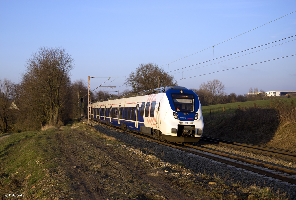 9442 362-1  ET362  und 9442 352-2  ET352  als RE 32545 (Rheine - Krefeld Hbf) am 22.02.2018 bei Haan-Ellscheid.
