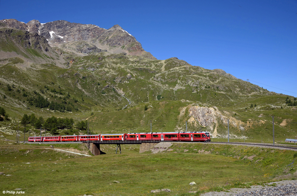 ABe 8/12 3503 als R 1621 (St. Moritz - Tirano) am 20.07.2016 bei Bernina Lagalp.
